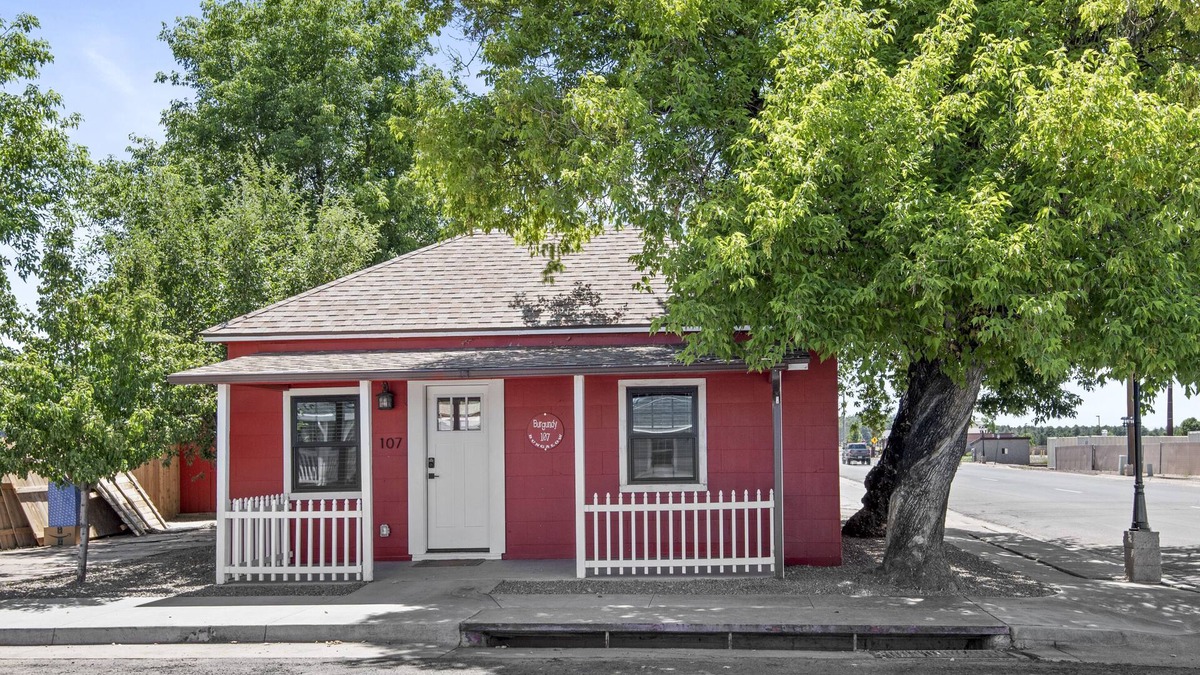 Williams House | Downtown Burgundy Bungalow w/Fully Fenced Yard, AC, W/D, 3 Smart TVs, Fast WiFi