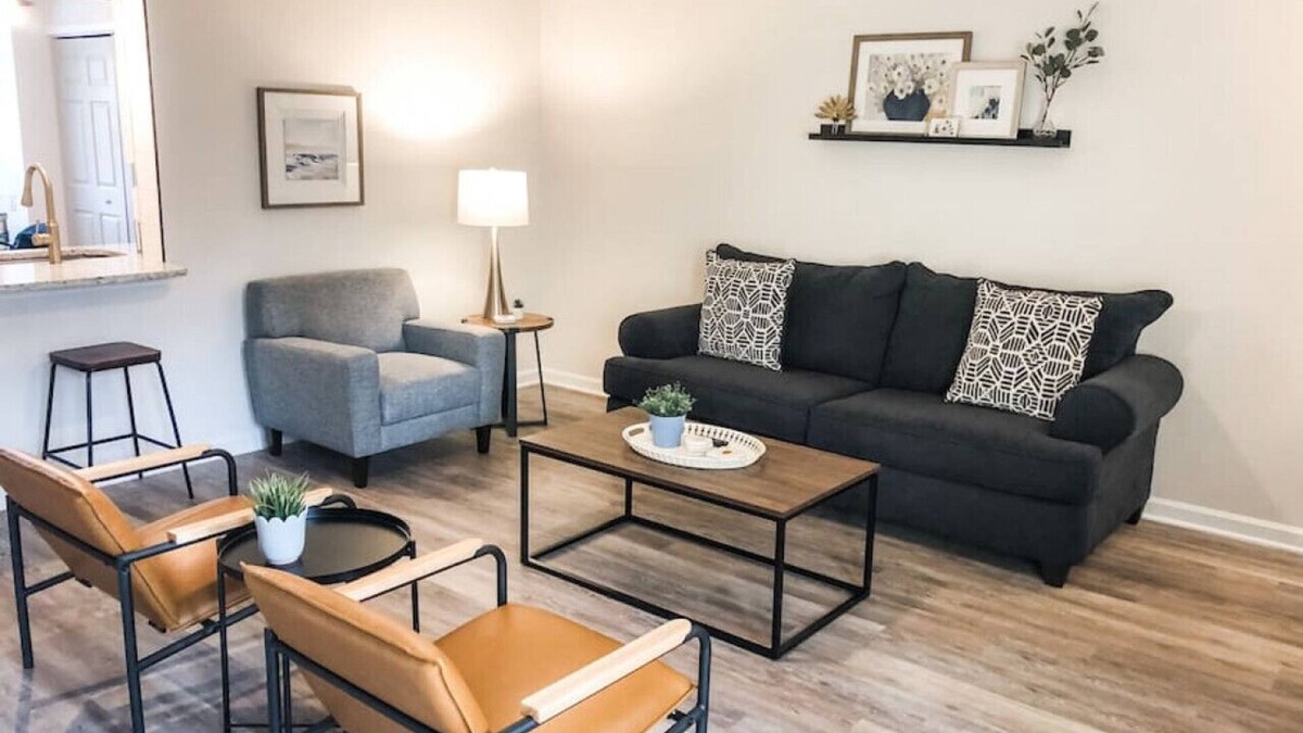 Taylor's Pond House | Downtown Cary Newly Renovated Townhome