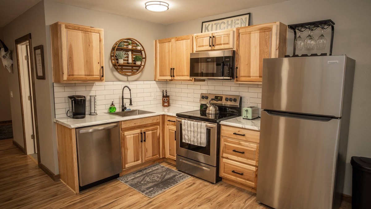 Ahsahka Apartment | Downtown Charm: Cozy Retreat