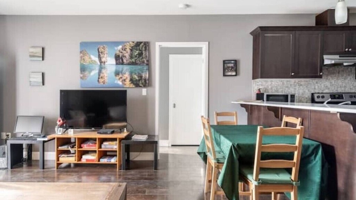Downtown Condo | Downtown Condo (License No. 23 112884 STR)
