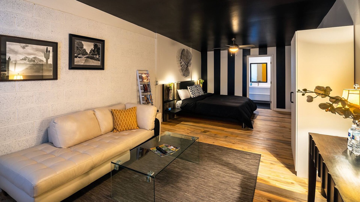 Southside Cottage | Downtown Cozy Condo -Walk to Best Diners, Breweries, NAU, Historic Flagstaff!