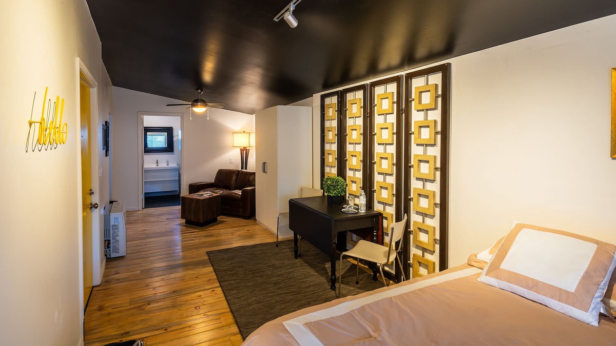 Southside Cottage | Downtown Cozy Condo- Walk to Best Diners, Breweries, NAU, Historic Flagstaff!
