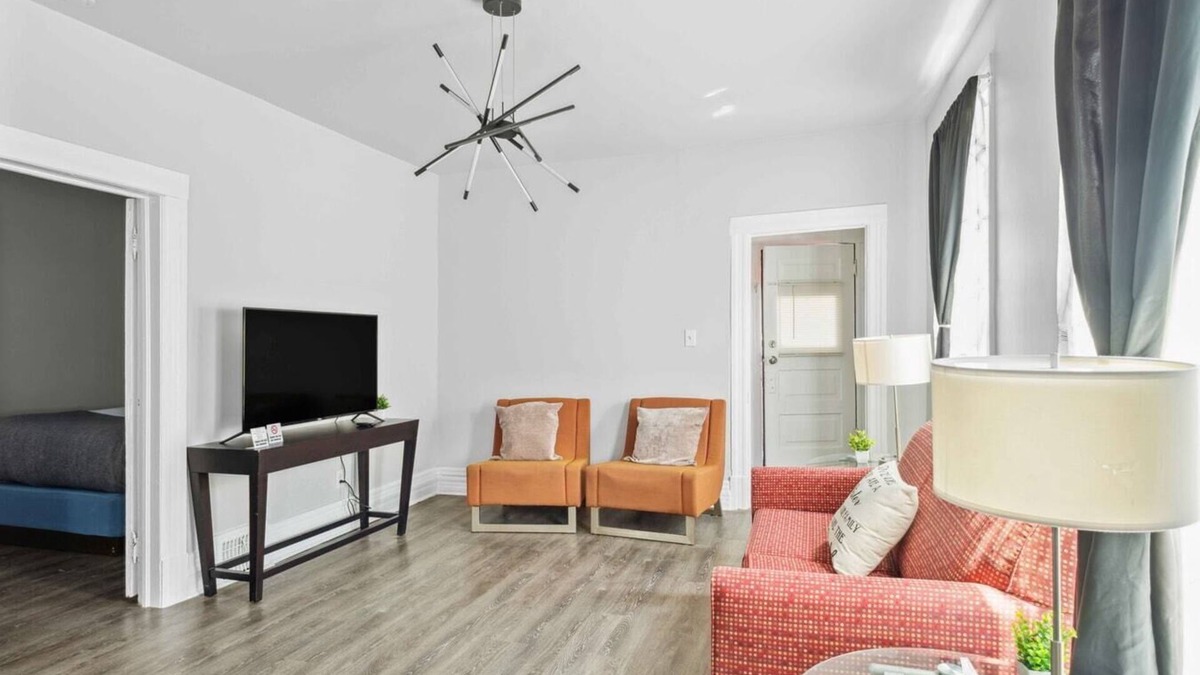 Mexicantown - Southwest Detroit House | Downtown Detroit Gem – 3 Bedrooms and Culture!