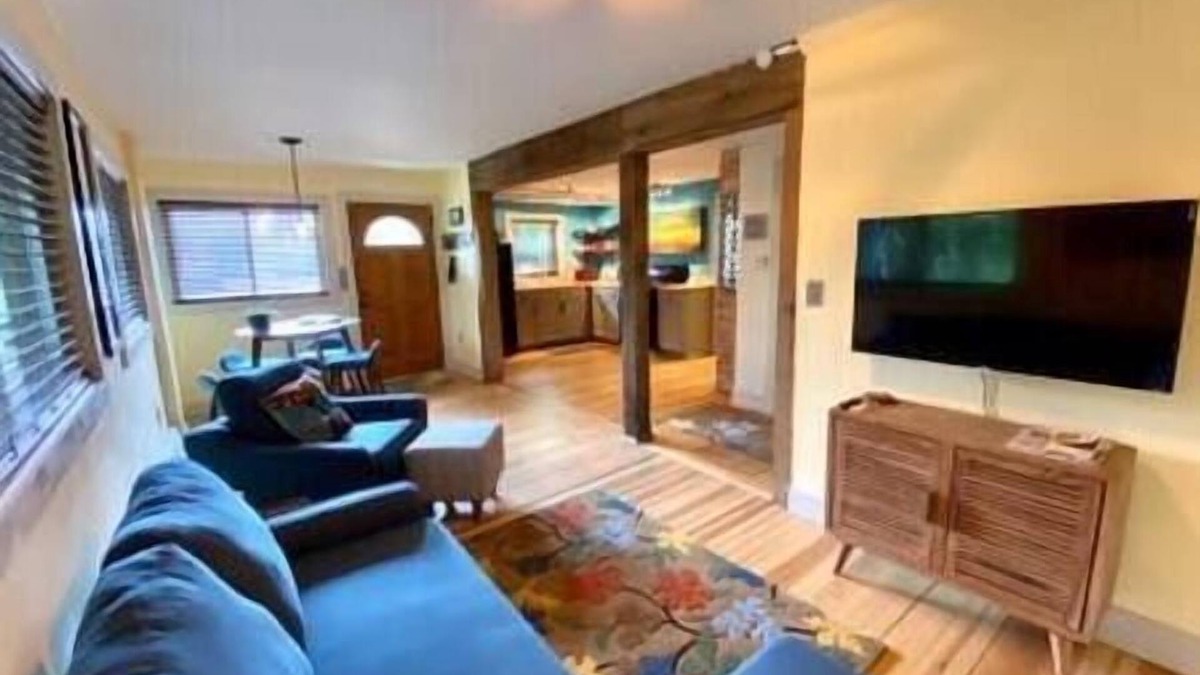 Downtown Asheville Apartment | Downtown Digs with private entrance & parking!