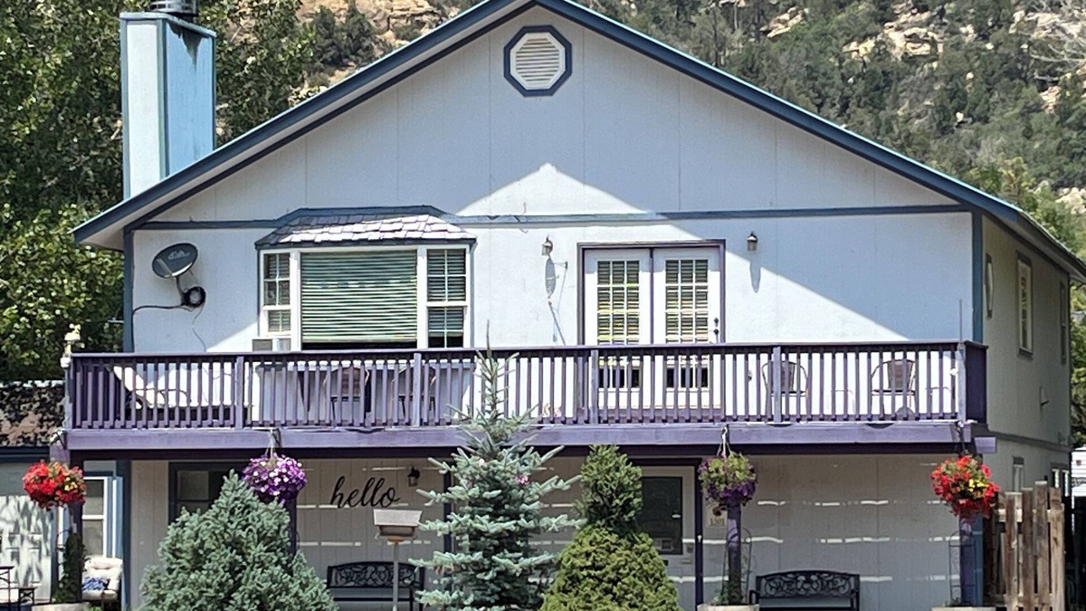 Lewis House | DOWNTOWN DOLORES COLORADO w/river access - Stay at Cozy Comfort Inn, Dolores, CO