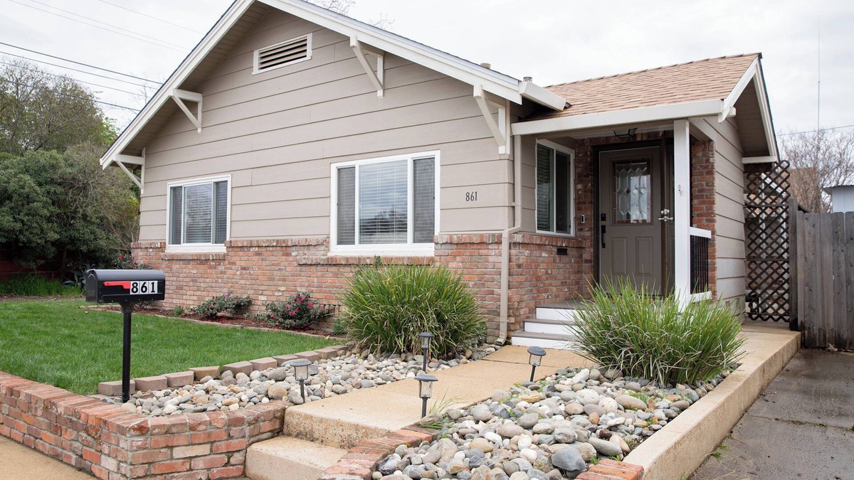 Downtown House | Downtown Dream House 3-bedroom house with AMENITIES!