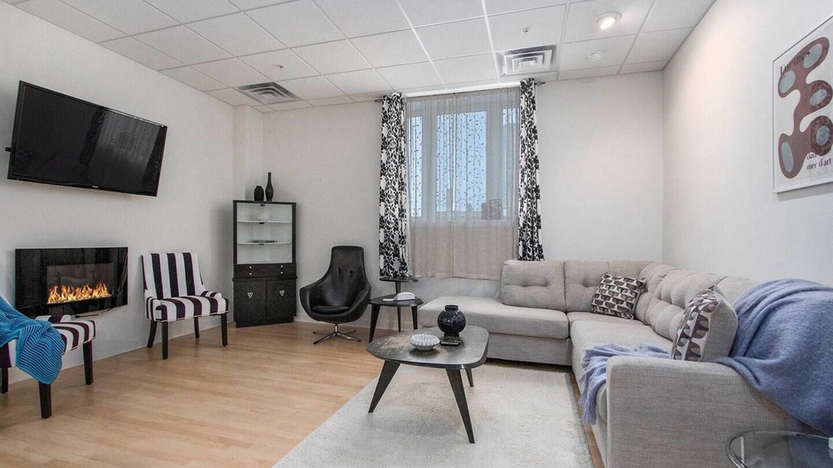 Saint Joseph Condo | Downtown Duo | Wineries | Rooftop Deck | 2 Condos