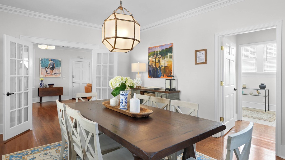 Pettigru Street Historic District House | Downtown Elegant ArtBnB in The Gorgeous Historic Pettigru Neighborhood