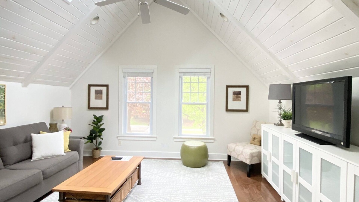 Elkhart Lake Condo | DOWNTOWN Elkhart Lake—Modern Cottage—Upper Condo AVAILABLE FOR OFF SEASON RENTAL