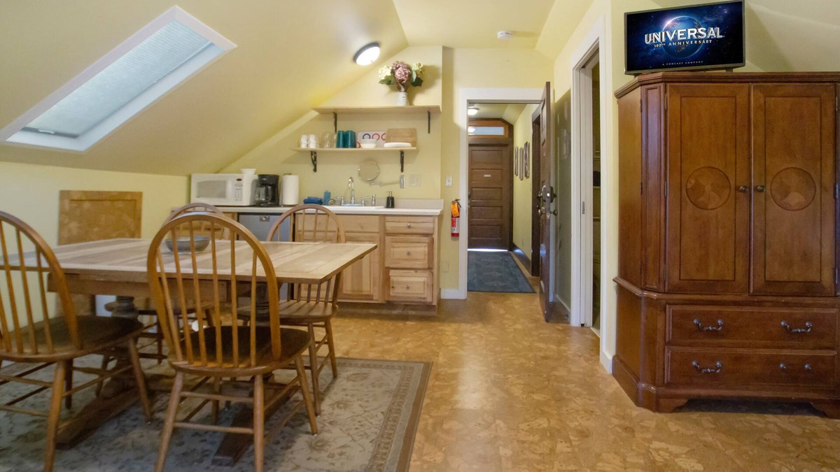 Friday Harbor Apartment | Downtown Friday Harbor! (Miner's)