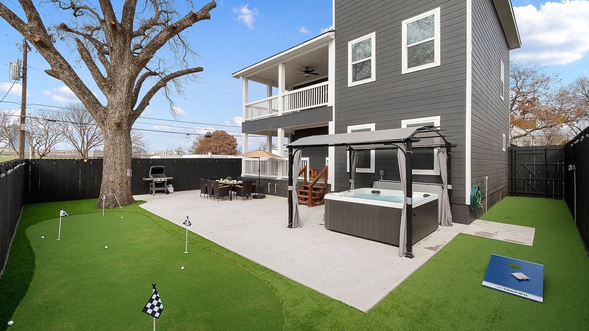 Fort Worth House | Downtown FW Stockyards TCU HotTub MiniGolf with Skyline View