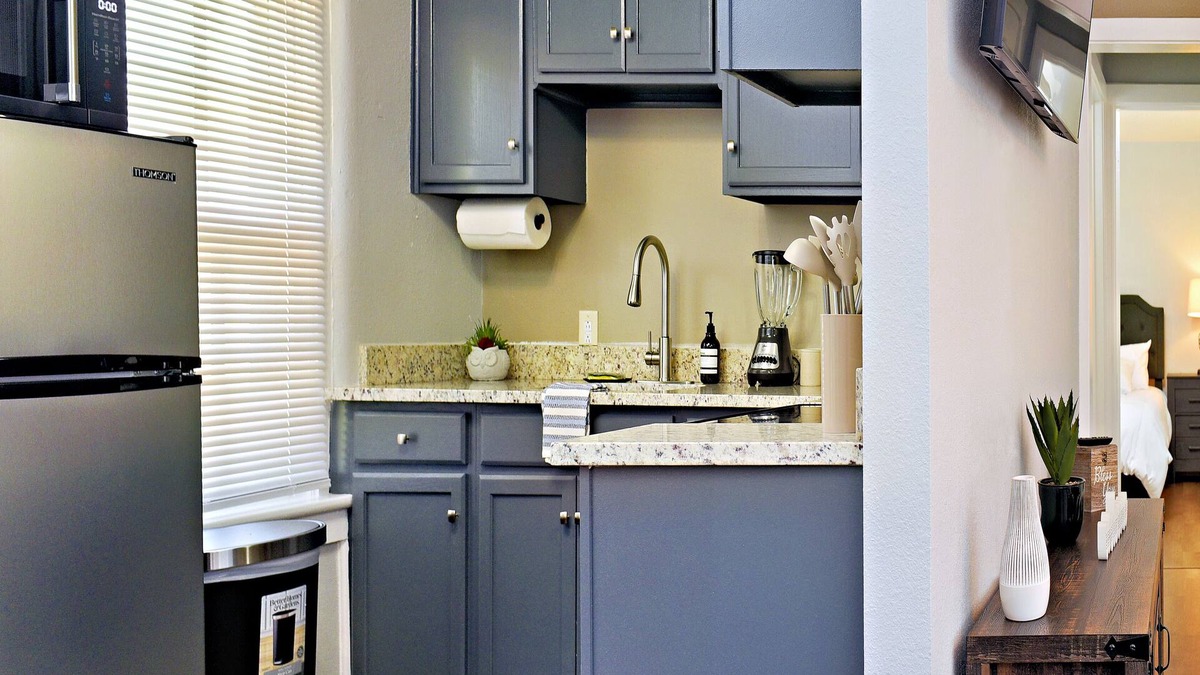 Florence House | Downtown Gem 2 Br w Spacious Yard