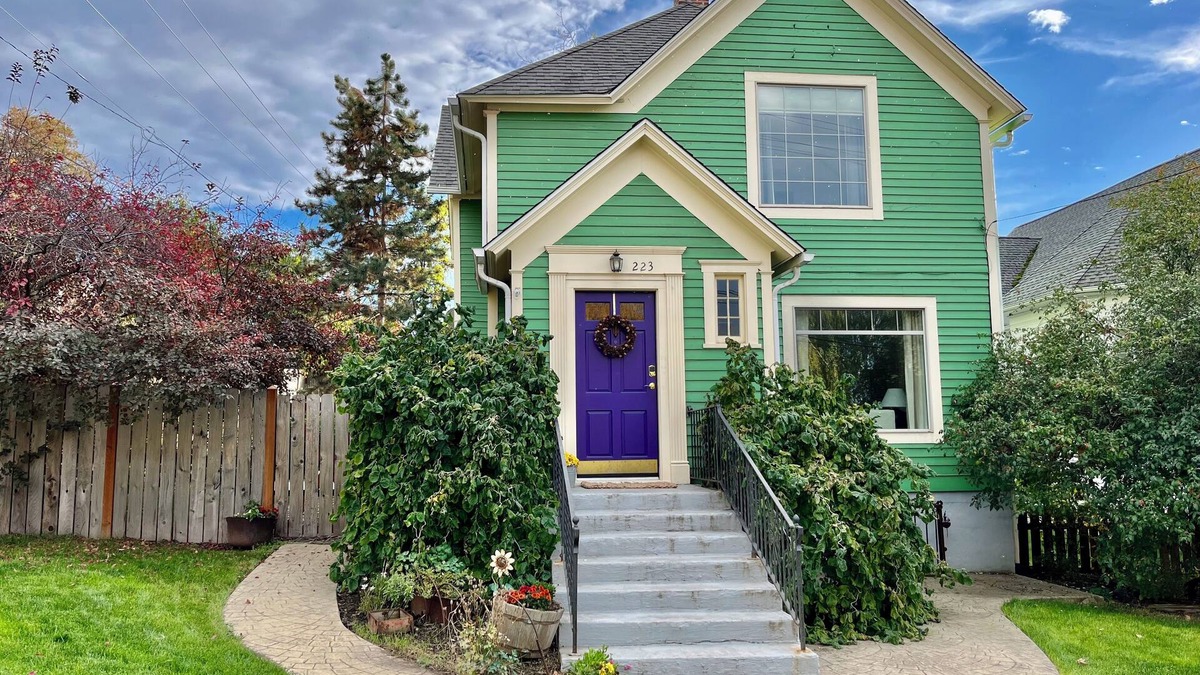 Moscow House | Downtown Historic Home. One block to downtown, cozy gathering place!