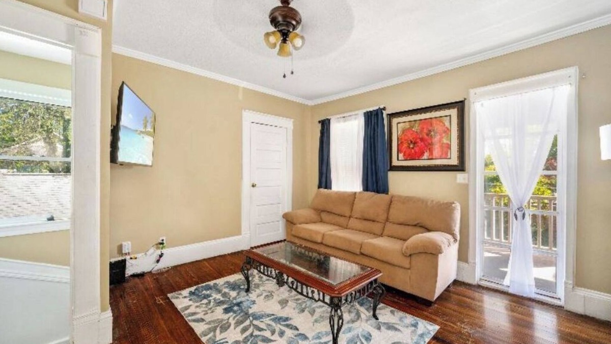 Macon House | Downtown Home Conveniently Located