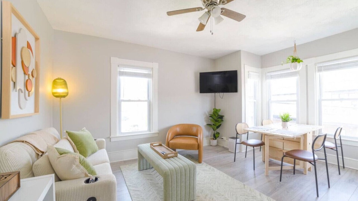 Portsmouth House | Downtown House Sleeps 10 with 3 King Beds and More