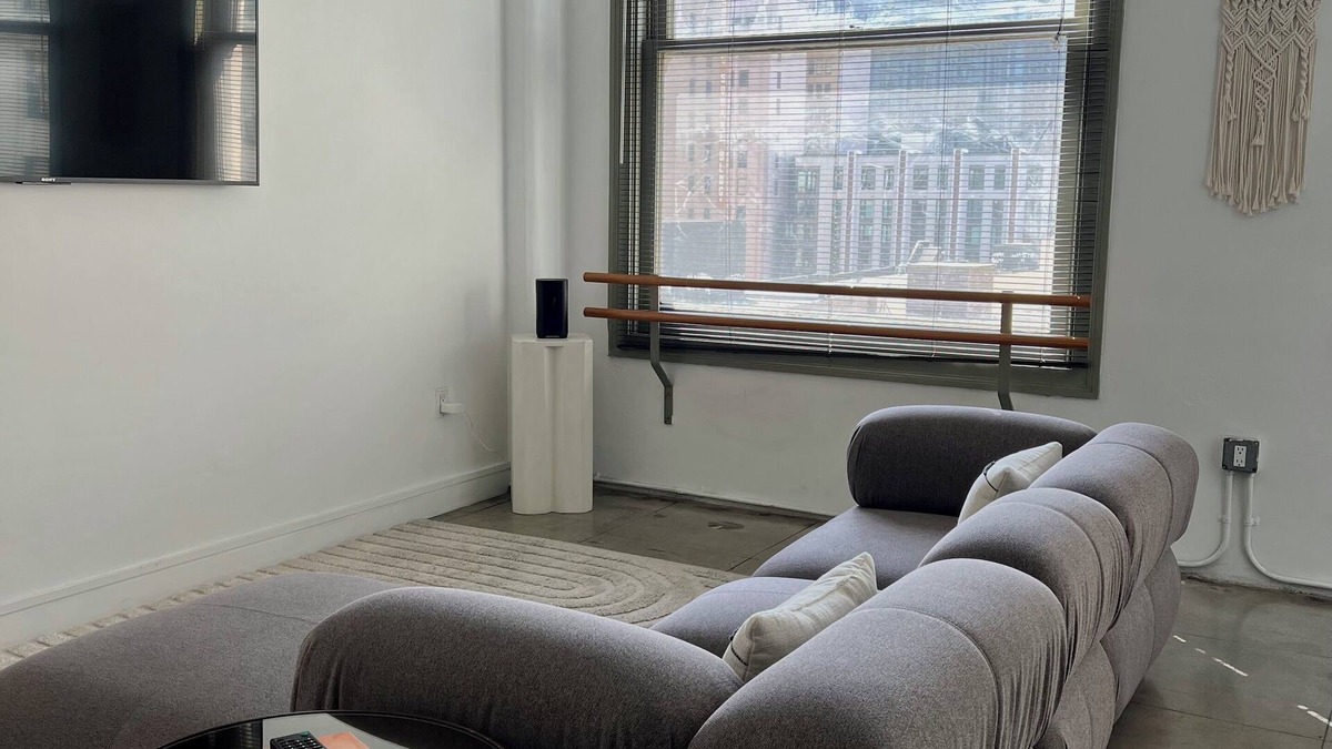 Vernon Apartment | Downtown LA Loft: Urban Charm