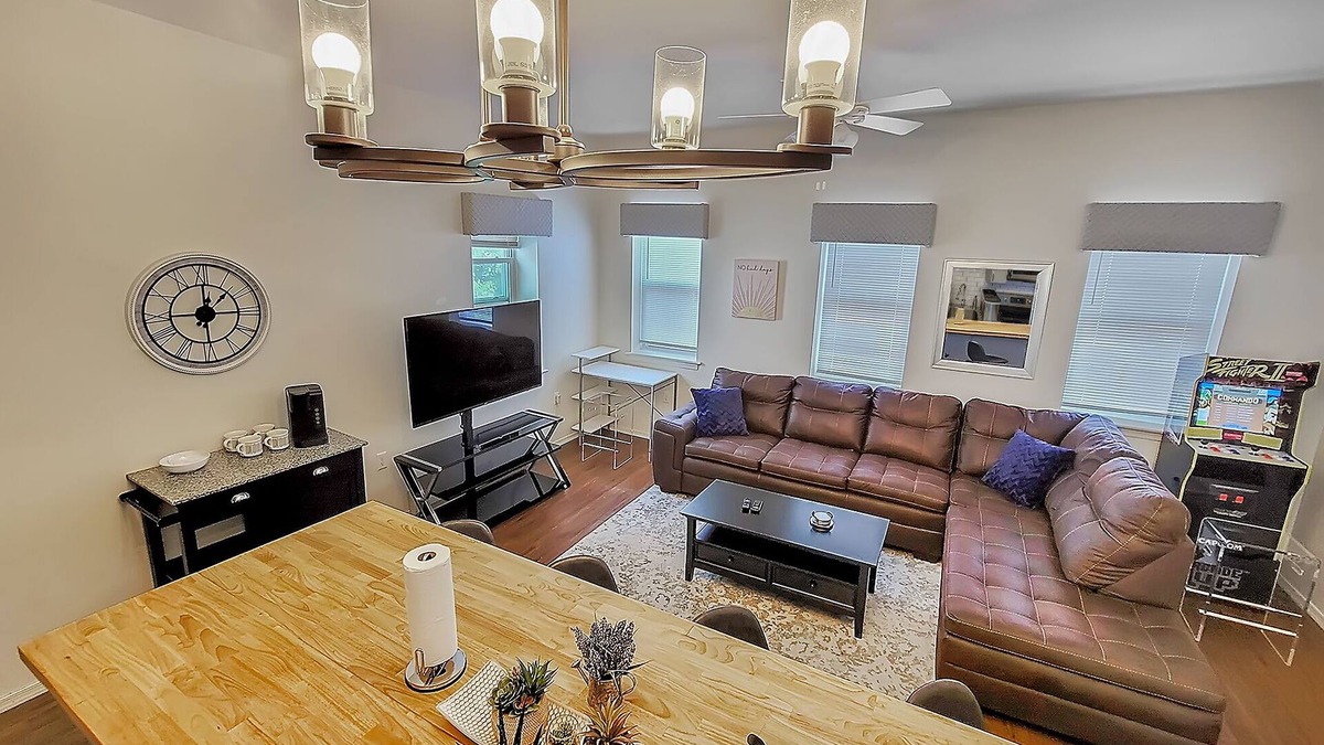 Lehighton Apartment | Downtown Lehighton bnb! 5min drive to Jim Thorpe!