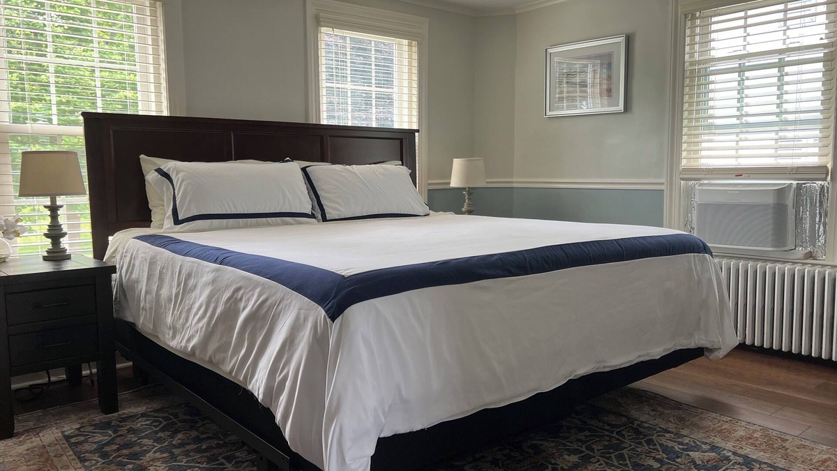 Plymouth Cultural District Apartment | Downtown! Located in the Cultural District - One Block to Yacht Club