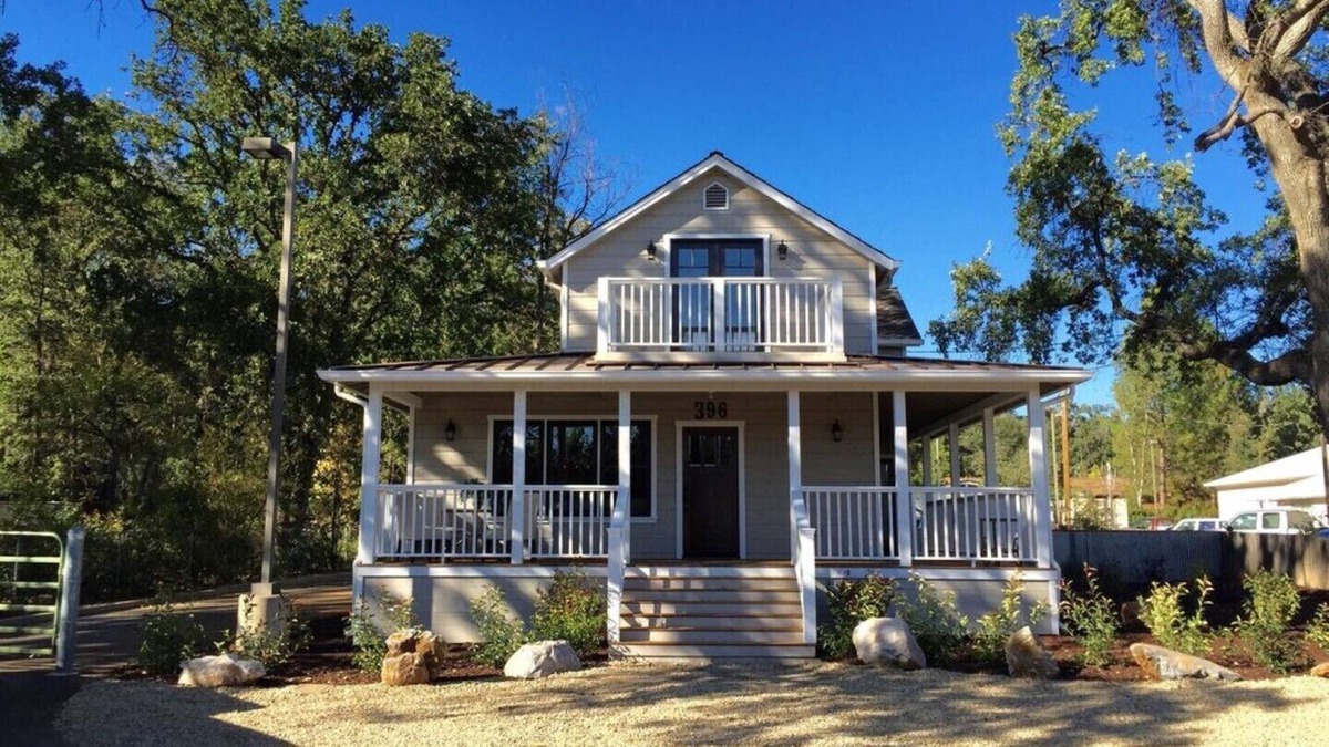 Murphys House | Downtown Location, Uptown Elegance! Re-Modeled “Murphys Original School House"
