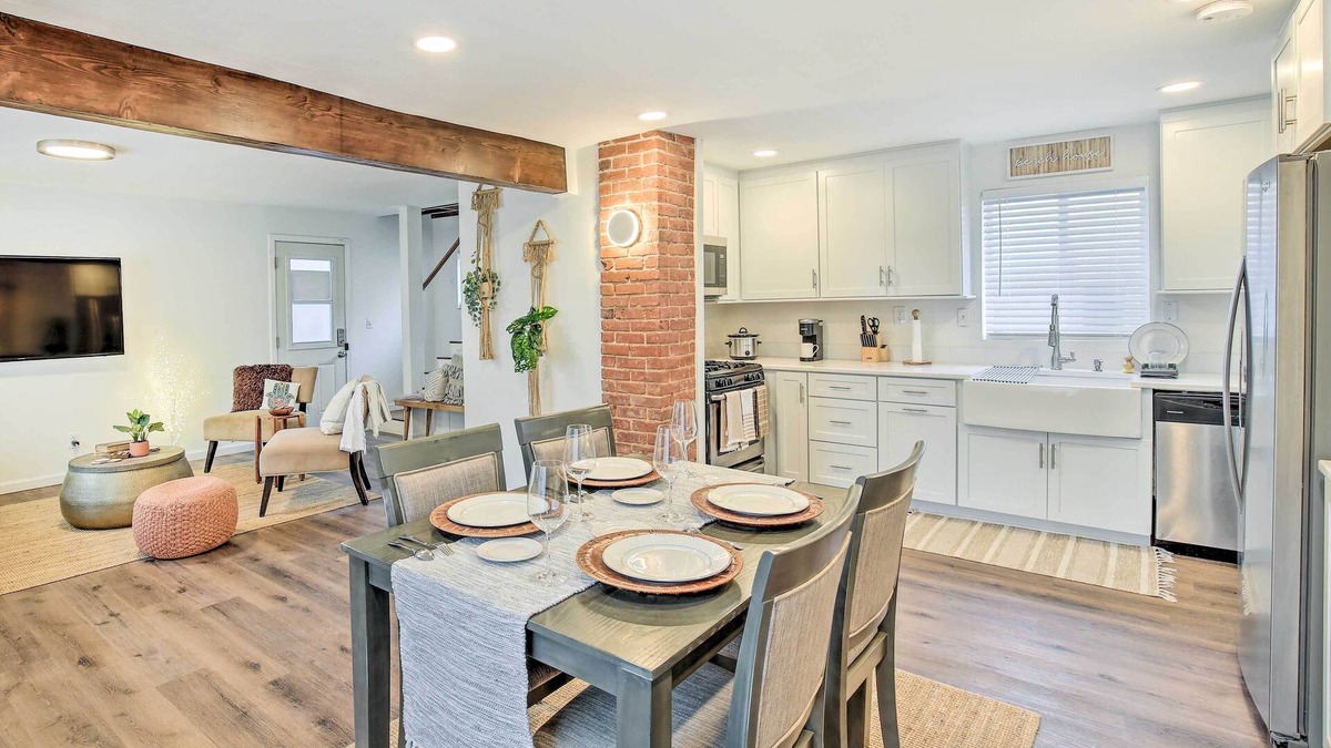 East Village House | Downtown Long Beach Home: Walk Everywhere!
