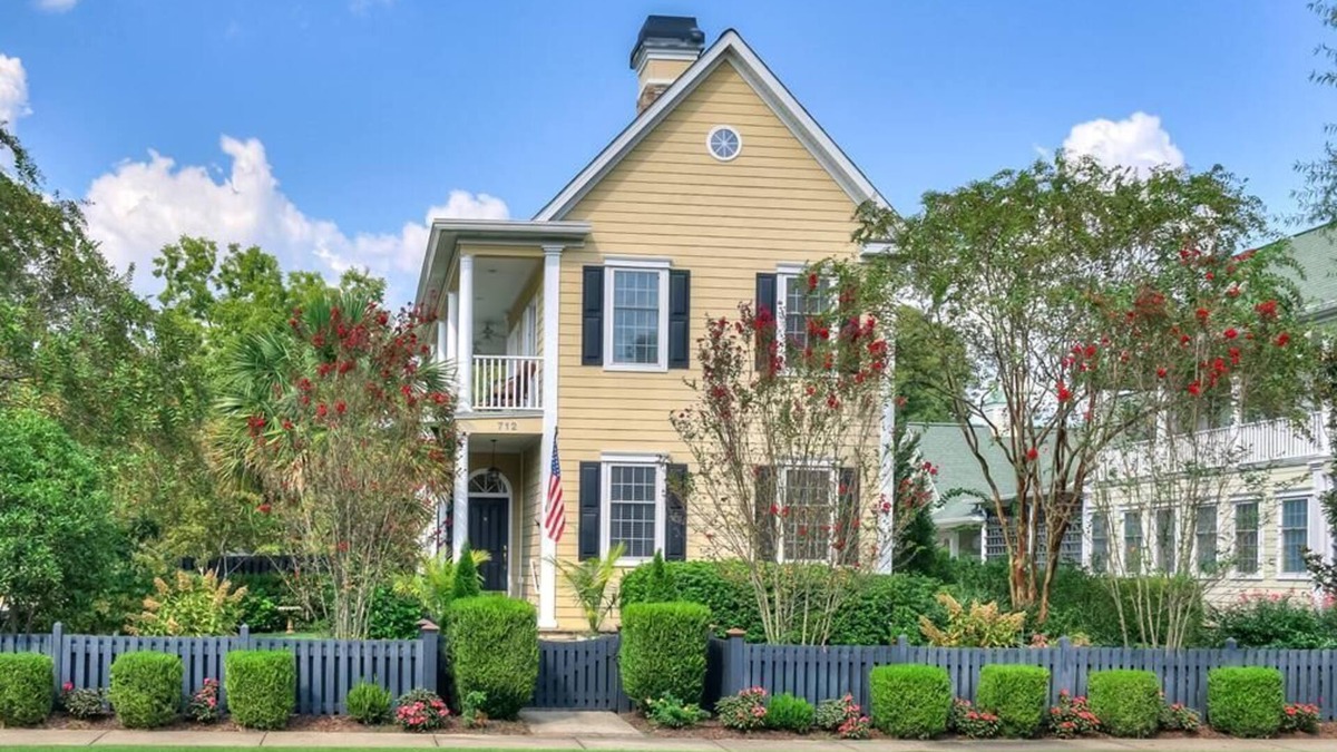 Aiken House | Downtown Luxury Charleston-style Row House/near Bruce's Field/Horse District