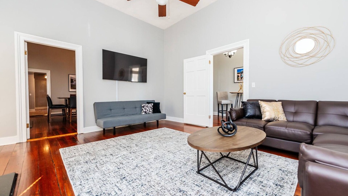 Macon House | Downtown Macon Chic- Directly behind the Macon City Auditorium!