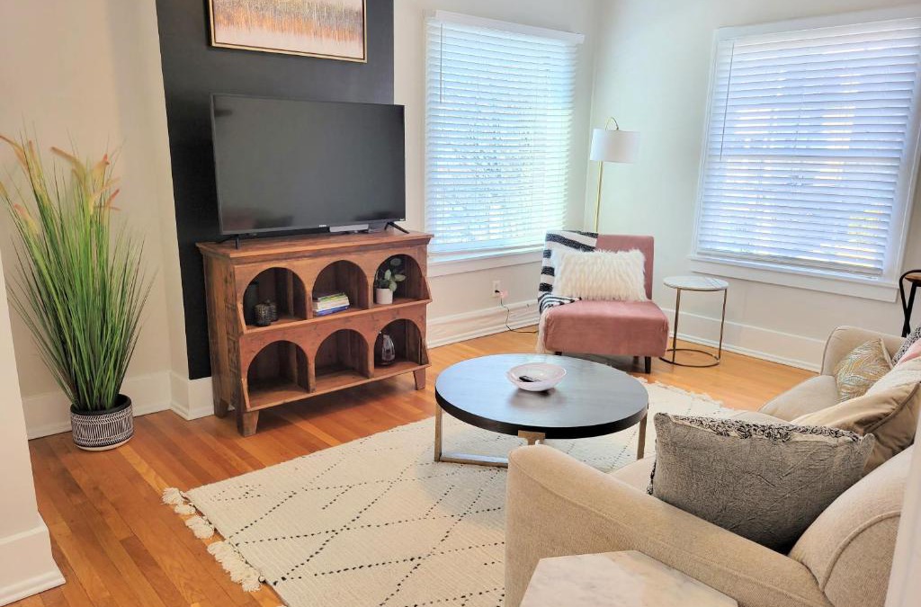 Shelbyville Apartment | Downtown Main Street One-Bedroom Suite w/ Hi-Speed Wifi