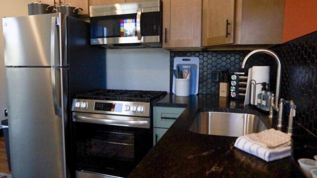 Nelson Apartment | Downtown Modern Queen Apartment at The Victorian: Close to it All