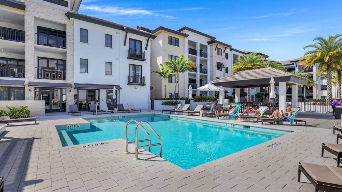 Redevelopment Area Condo | Downtown Naples - Luxury Apartment with all amenities near Beach and 5th Ave.