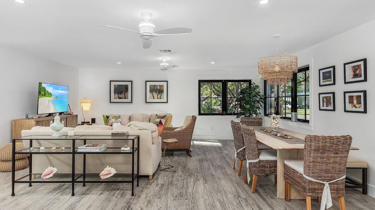 Lake Park House | DOWNTOWN Naples Pool Home in Lake Park! Walk/bike/drive to the beach!