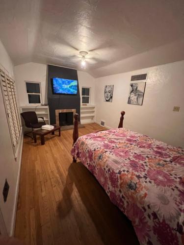 F. Q. Story House | Downtown Neighborhood Room 1