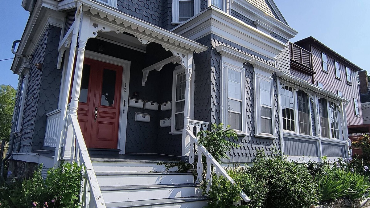 Off Broadway Condo | Downtown Newport Gem/Walkable location