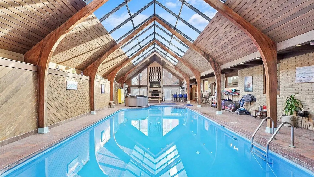 Ottawa House | Downtown Ottawa Retreat: Sleeps 15, Heated Indoor Pool, Hot Tub, Sauna, 5BR/4BA