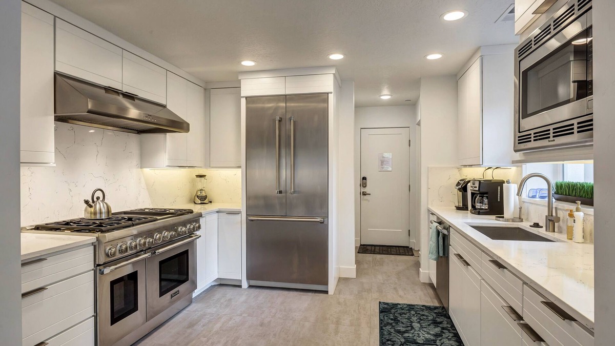 Central City House | Downtown ✦ Perfect Location ✦ Hot Tub & Sauna ✦ Garage ✦ Private Yard ✦ Pinball