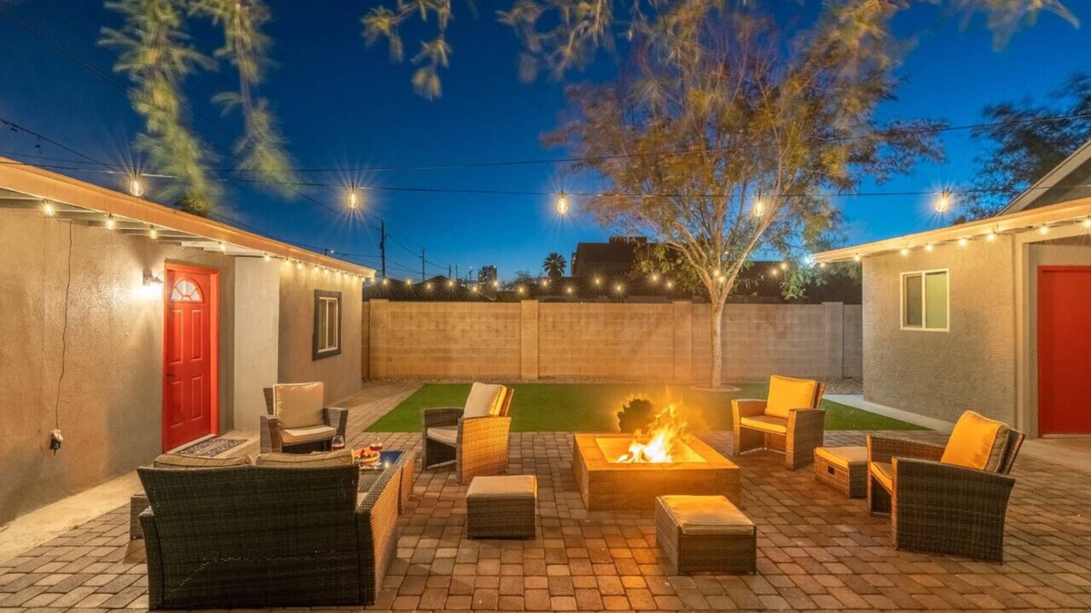 Garfield House | Downtown Phx~Remodeled~2 Units+Casita~Sleeps 12
