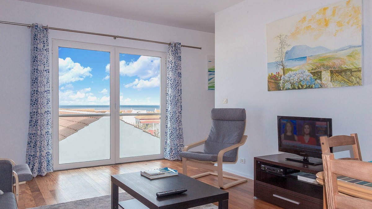 Praia da Vitoria Apartment | Downtown Praia da Vitória (AL) - 2nd Floor