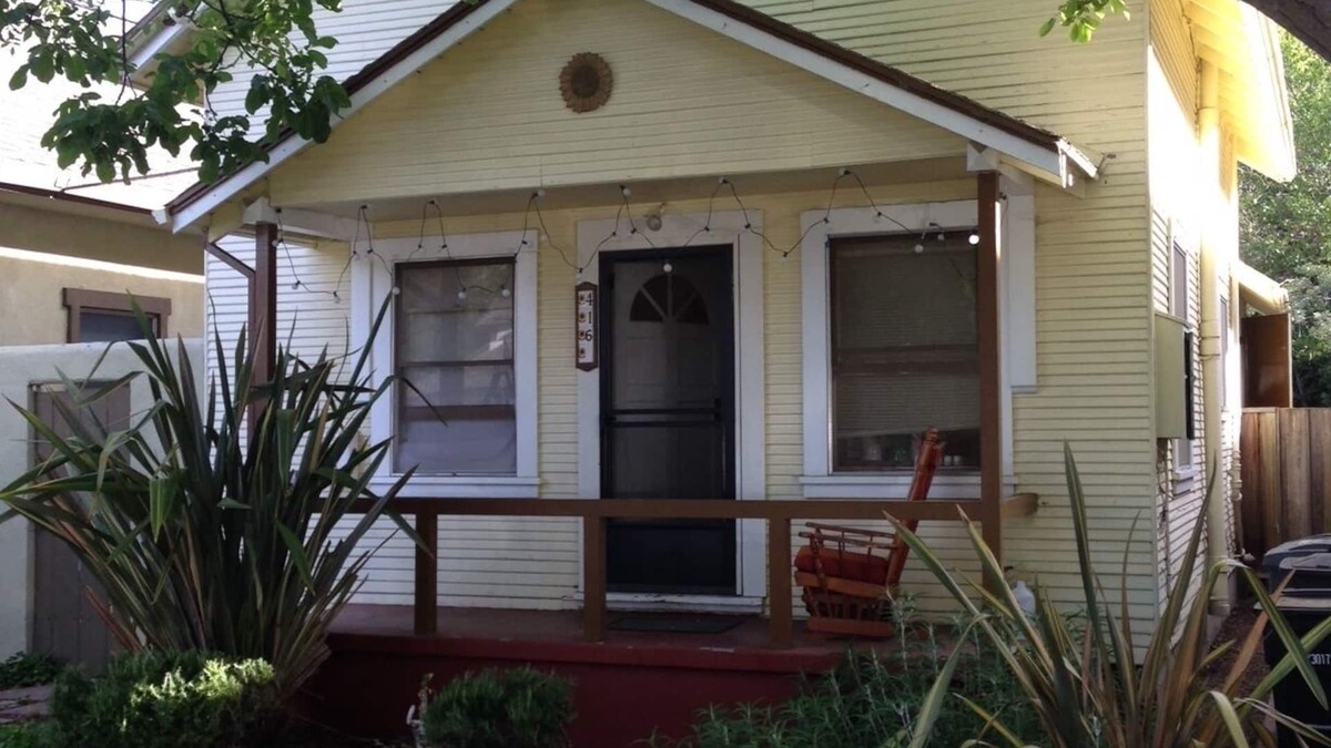 Old Mountain View House | Downtown Private Home With Backyard