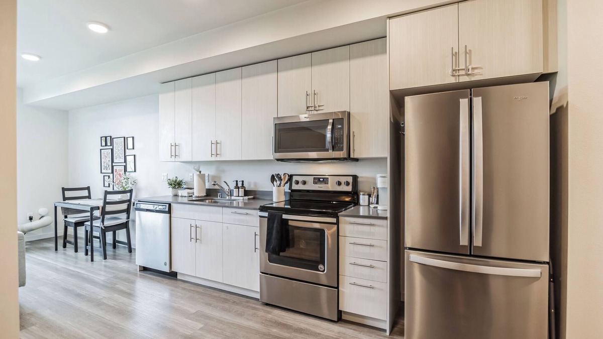 Downtown Apartment | Downtown Redmond Apartment- 94 walkscore