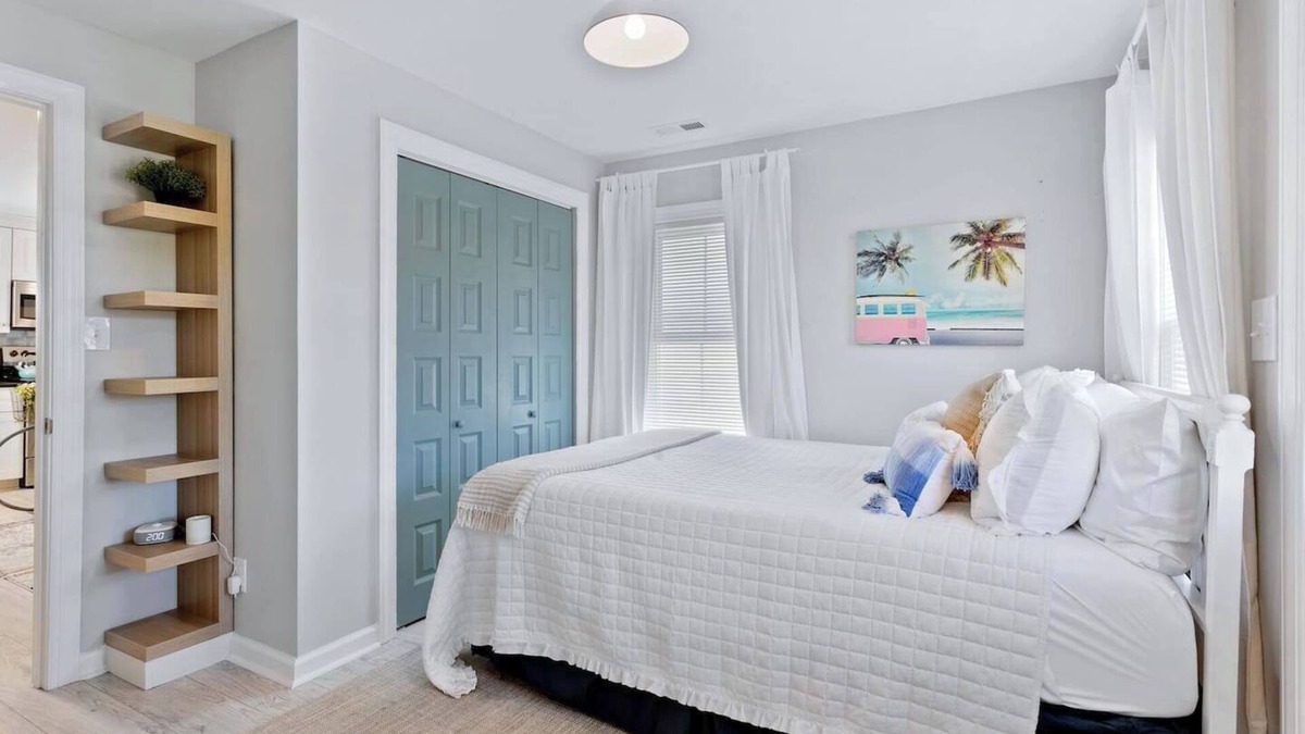 Downtown Apartment | Downtown Retreat private balcony