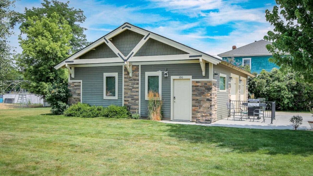 Baker City Apartment | Downtown Retreat, Studio for 2