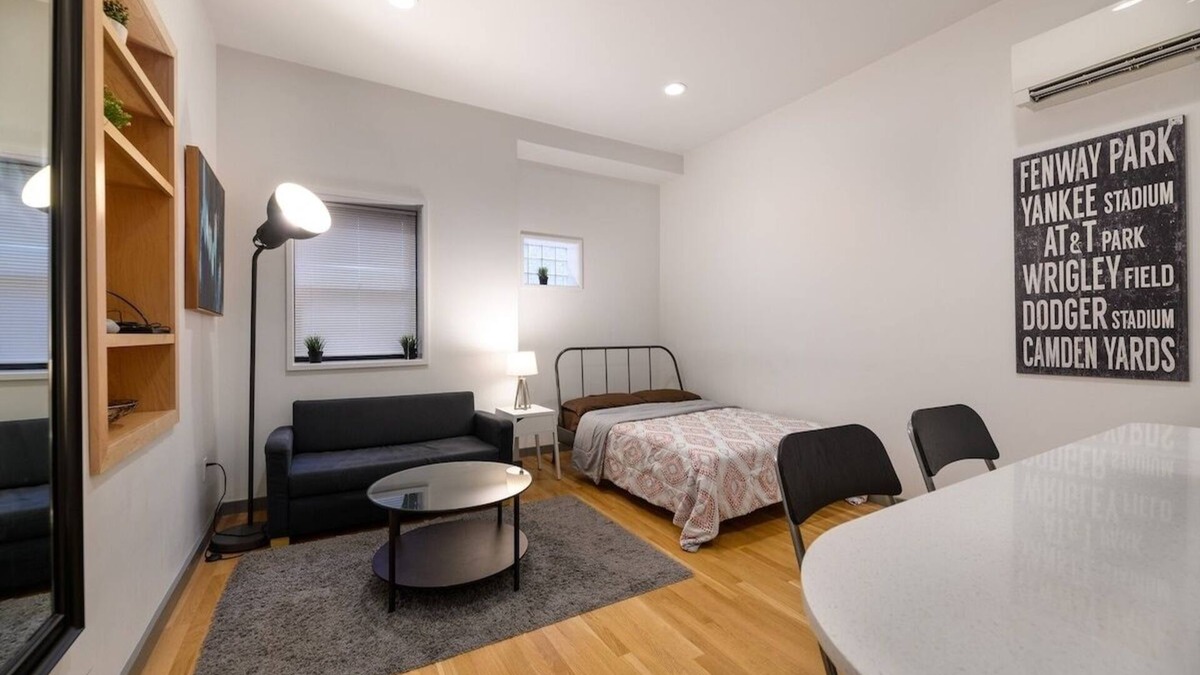Government Center Apartment | Downtown Retreat: Stylish Boston Studio