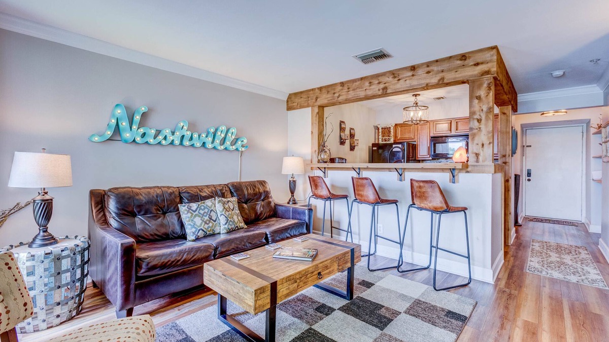 North Capitol Condo | Downtown Riverfront condo ,walk to Honky Tonks