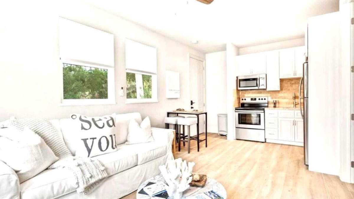 Gillespie Park Apartment | Downtown Sarasota | 1 Bd 1 Ba | Beach | + Pets