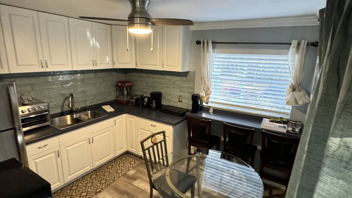 Gillespie Park House | Downtown Single Family Modern Bungalow Close To Beaches And Dining 2 Bedroom Home by RedAwning
