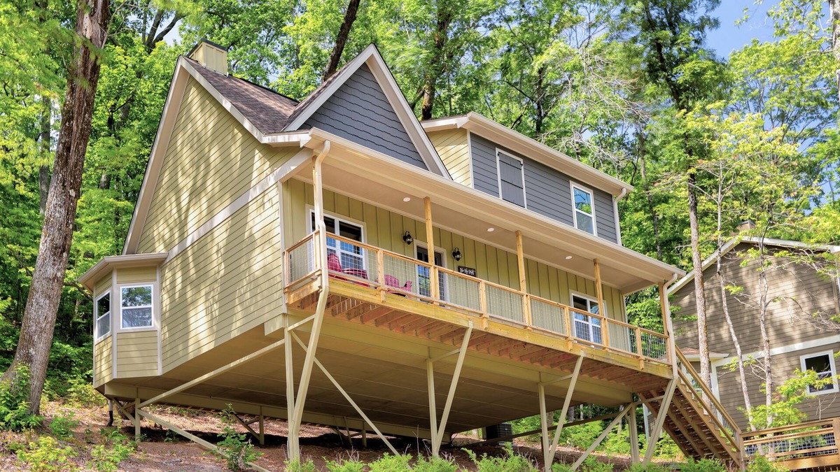 Clayton House | Downtown snowbird-friendly house with 2 fireplaces, deck, mountain views-Dogs ok