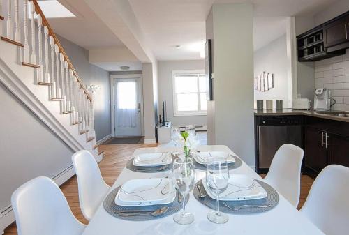 Charlottetown House | Downtown Steps to Holland College