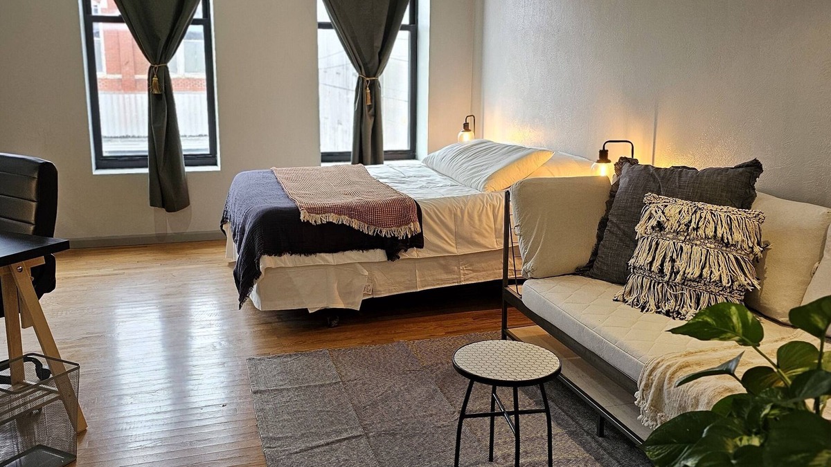 Aurora Apartment | Downtown Studio 201