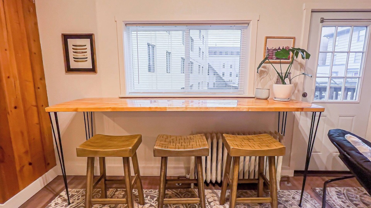 Downtown Juneau Apartment | Downtown Studio apartment with queen sized bunk beds.