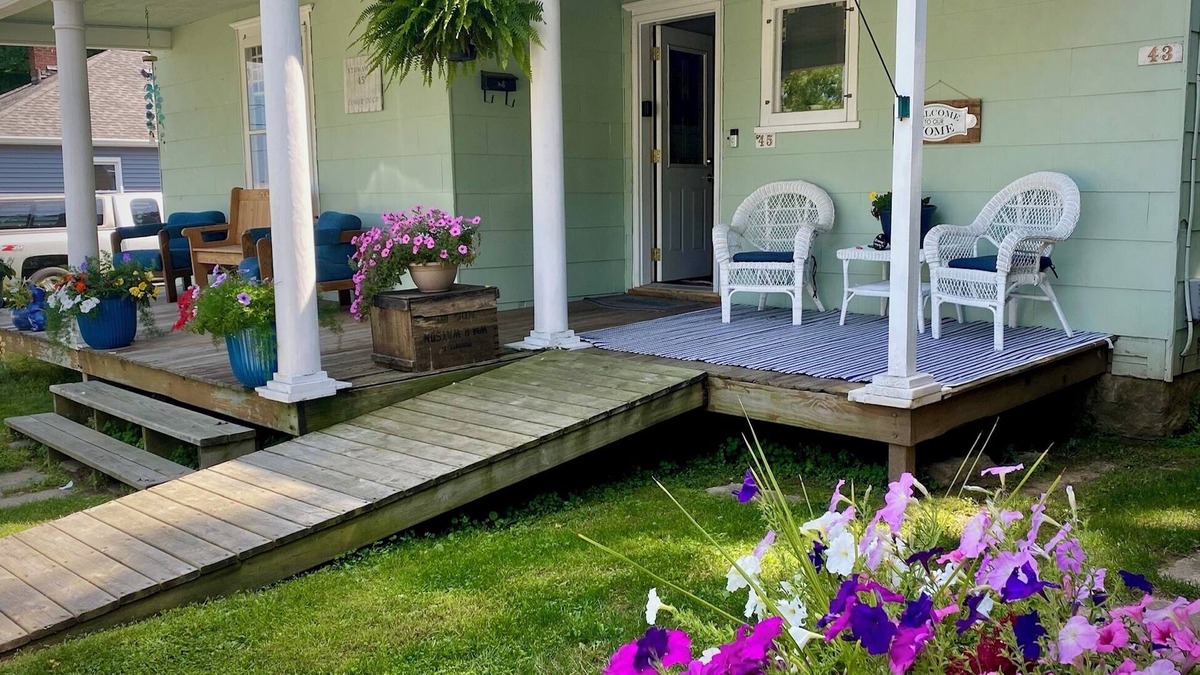 Sturgeon Bay House | Downtown Sturgeon Bay- Charming duplex walking distance to Kitty O'Reillys
