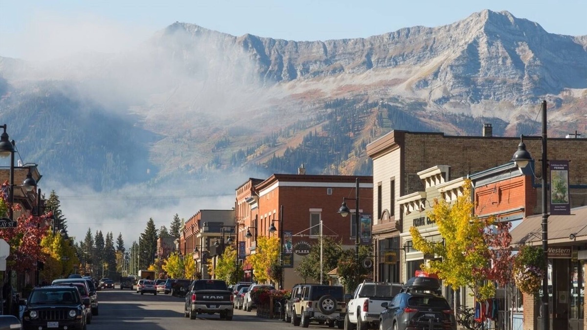 East Kootenay House | Downtown Suite w/Hot Tub(Pet Friendly)